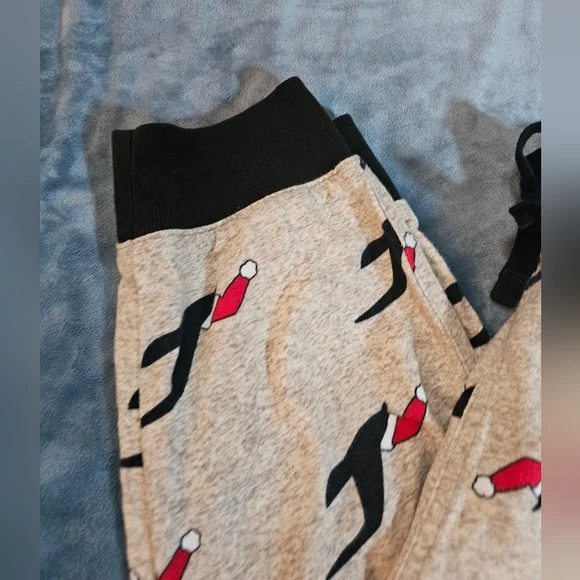Hollister Mens  Beige Christmas Joggers with Black and Red Print  Mens Size M - Picture 13 of 14